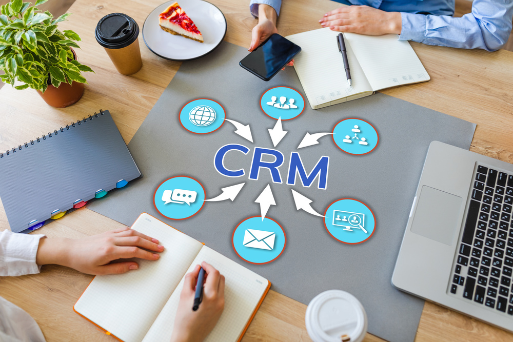 顧客管理システム（CRM）とは？【2022年最新版】おすすめのツール10選と選び⽅